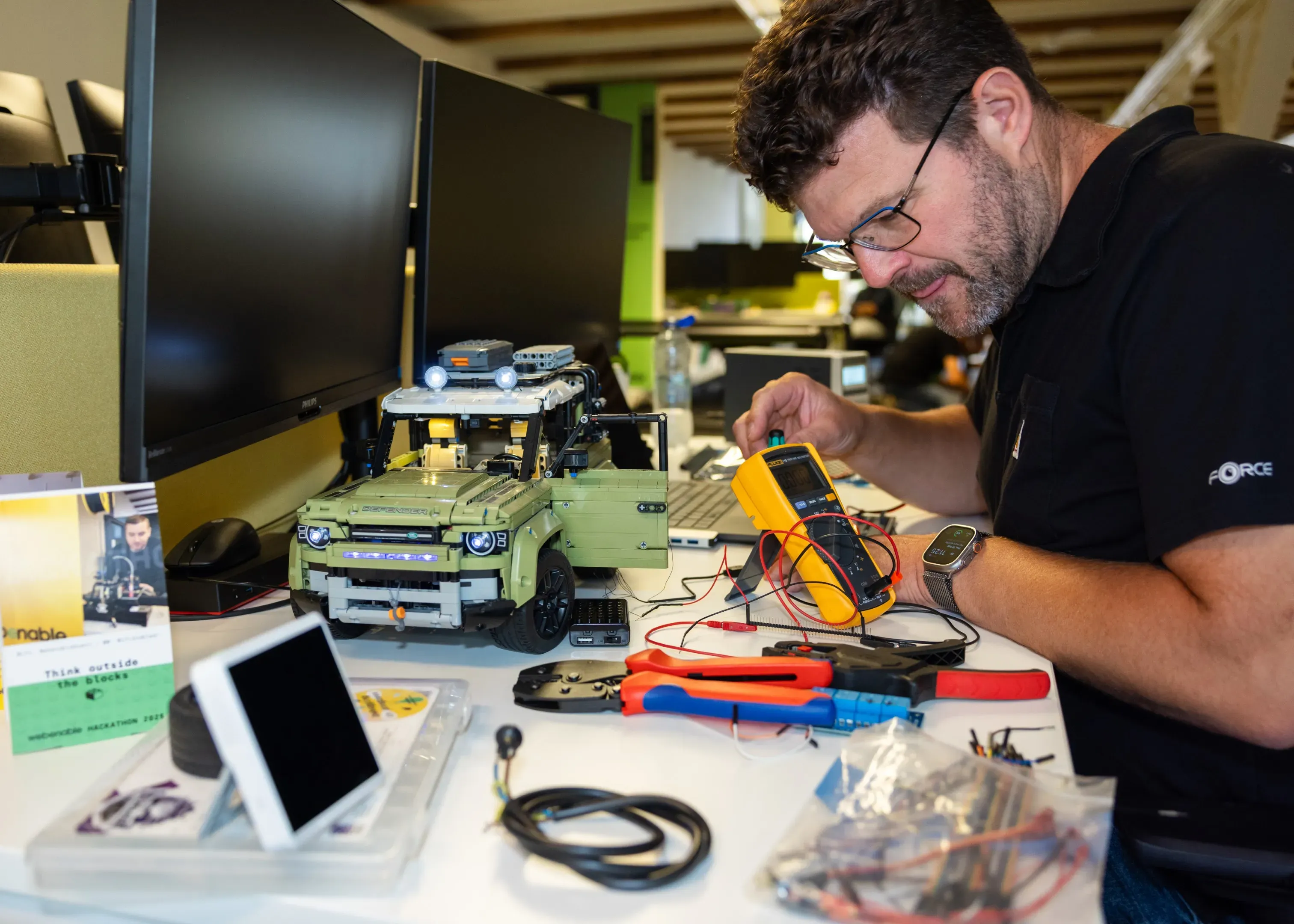 Hardware en software. Hij is van alle markten Thijs.